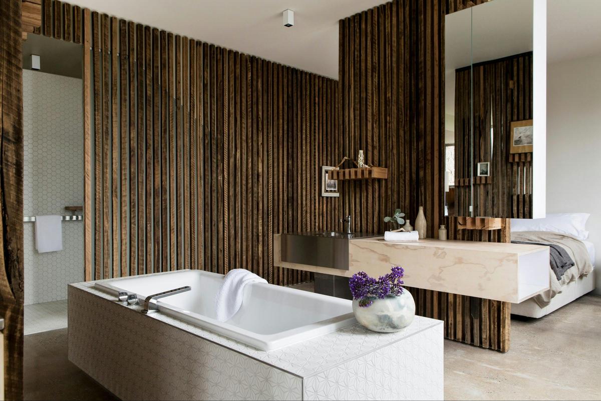 suite 3 open plan bath