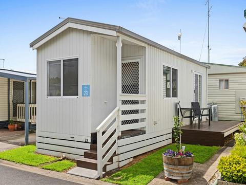Deluxe 1 Bedroom Cabin - Sleeps 2