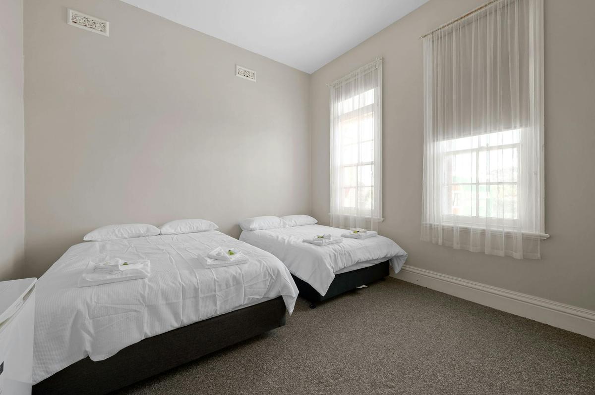Euroa Hotel, Euroa, Victoria - Queen and Double Room