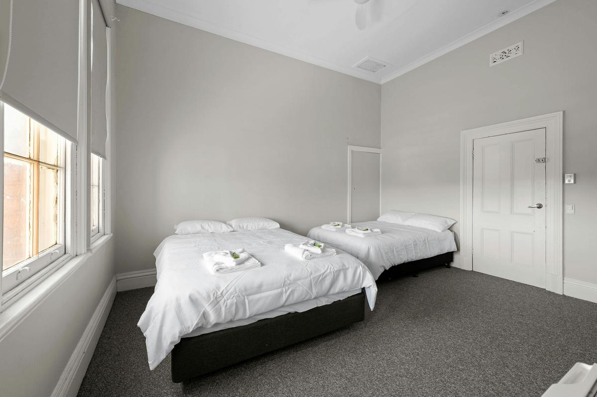 Euroa Hotel, Euroa, Victoria - Queen and Double Room