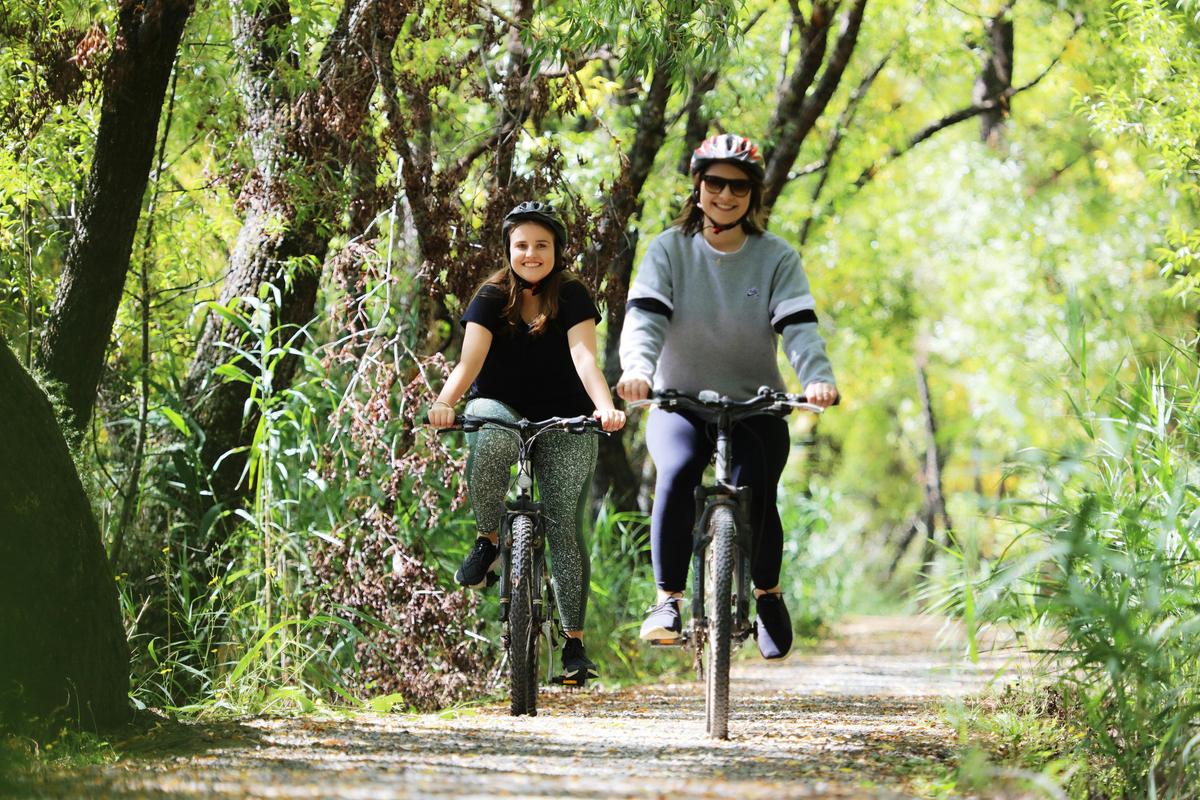 Bike riding at Eildon Pondage