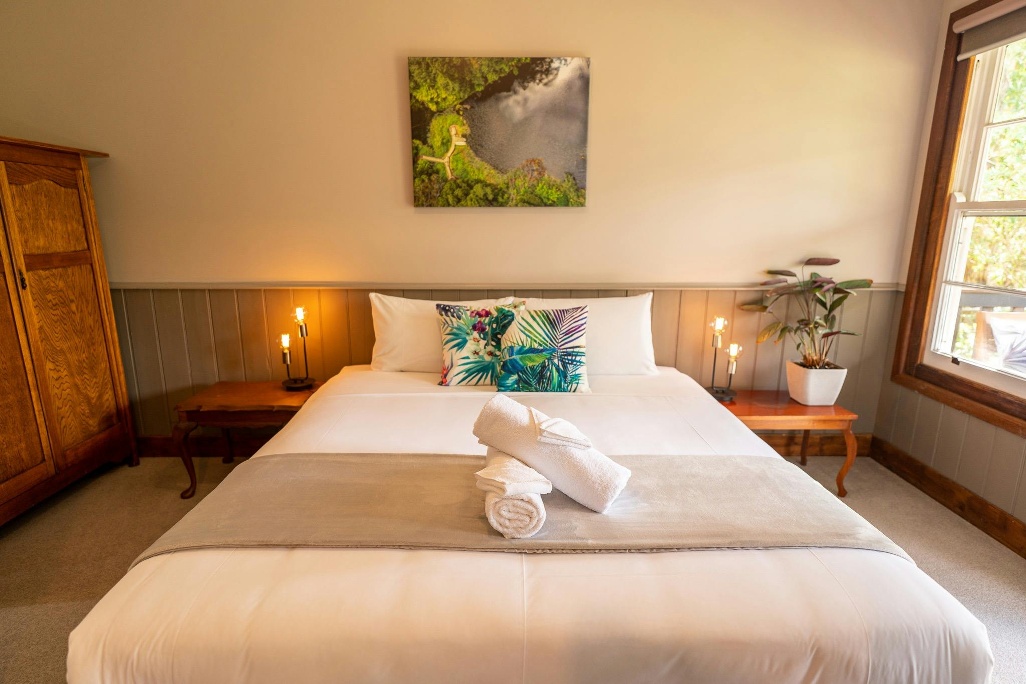 Otways Suite, King or twin singles plus sofa/trundle