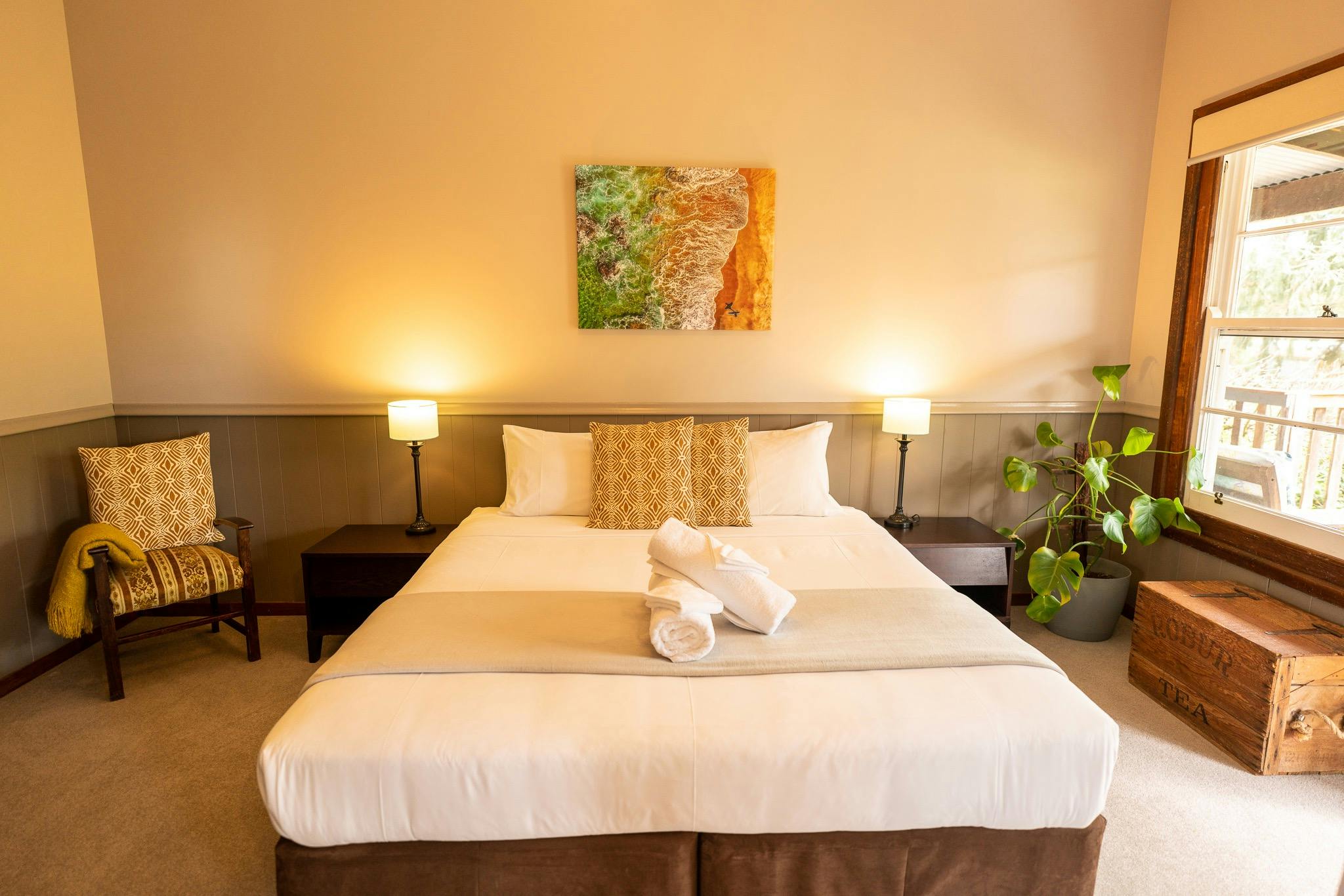 Barwon Suite. king or twin singles, plus sofa/trundle