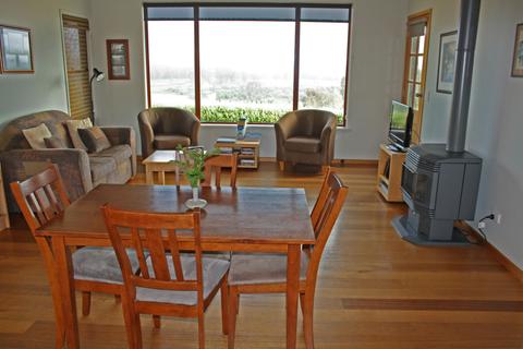 Dining/lounge room