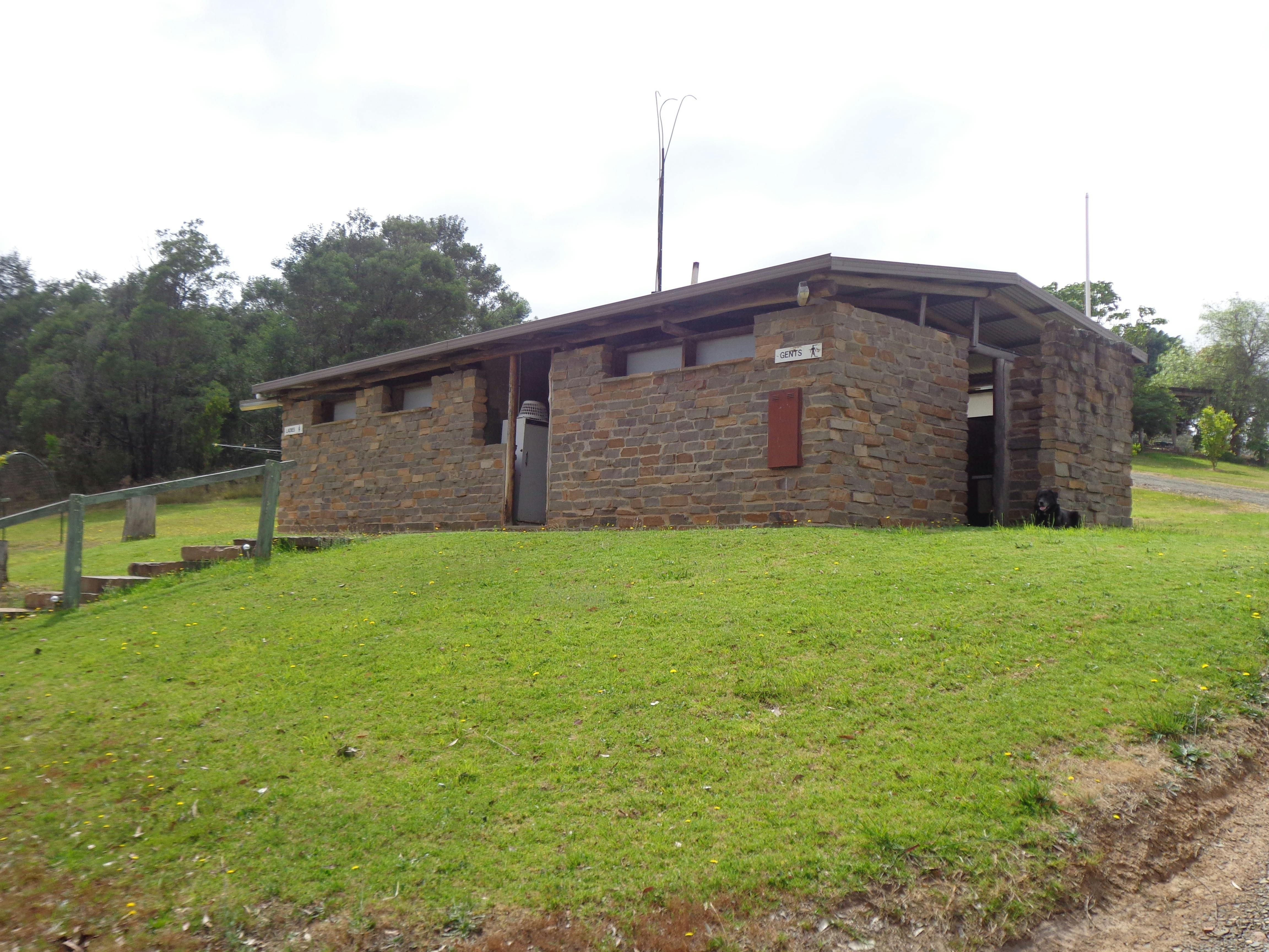 Amenities block,Very clean toilets & showers with  hot water. Laundry operates free.