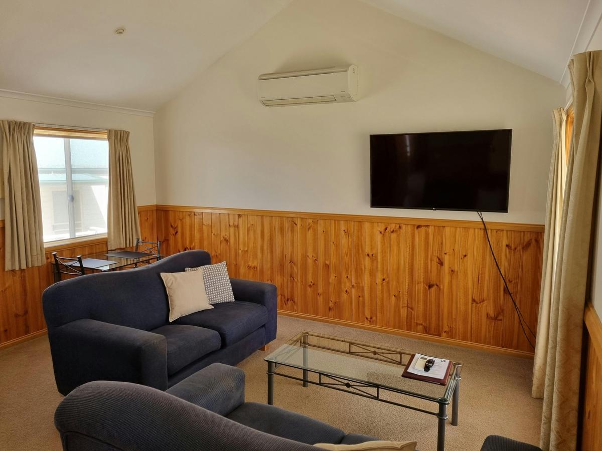 Smart TV and large lounge & dining area