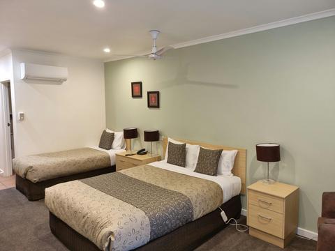 Deluxe Queen Twin Room