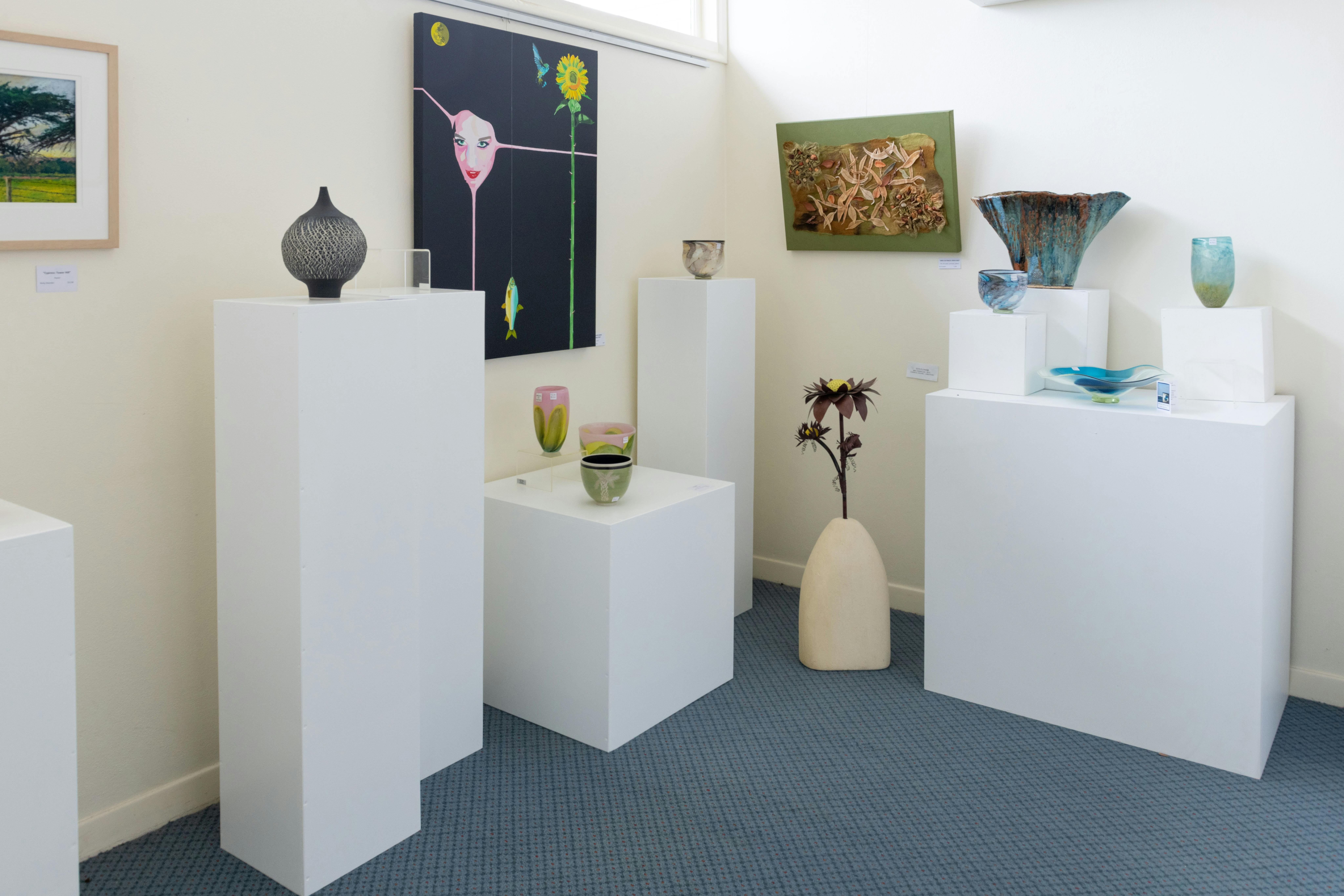 Glass, ceramics, sculpture, textiles and painting in the retail gallery