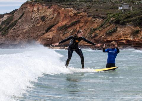 Surfing Lessons / Learn to surf