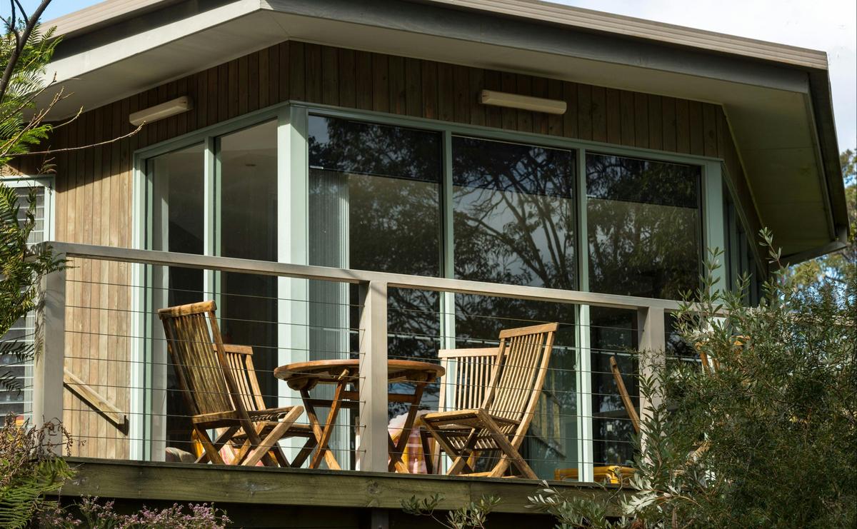 Outdoor dining area on front balcony of Lodge