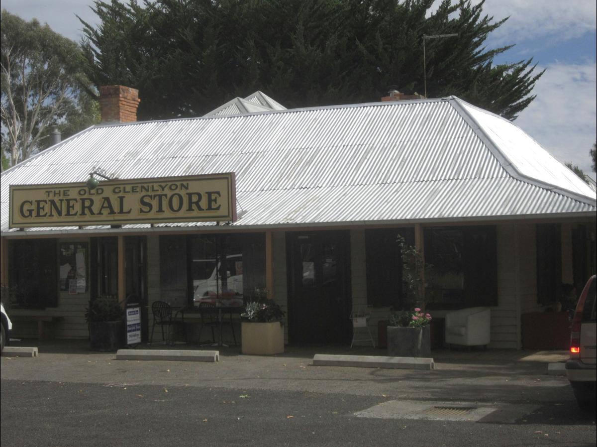 Lunch at the Glenlyon General Store, taste local food/wine