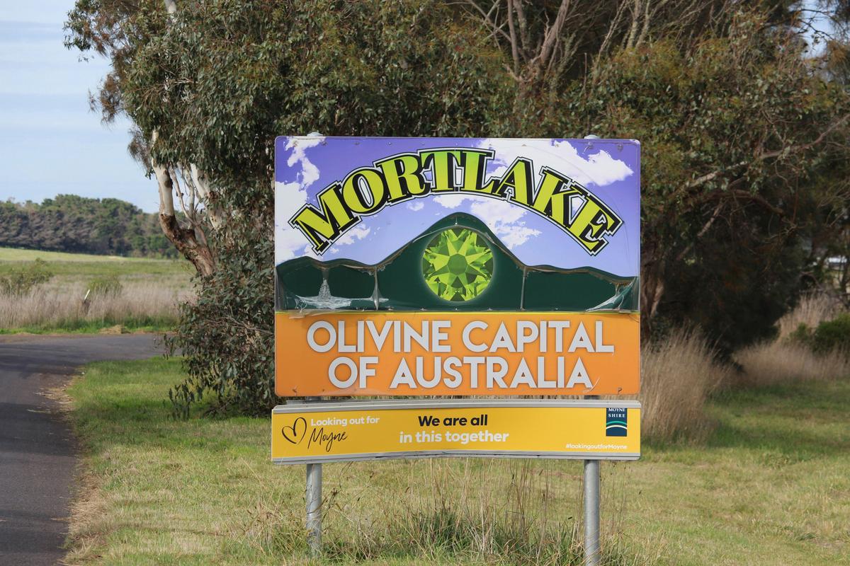 Mortlake town sign