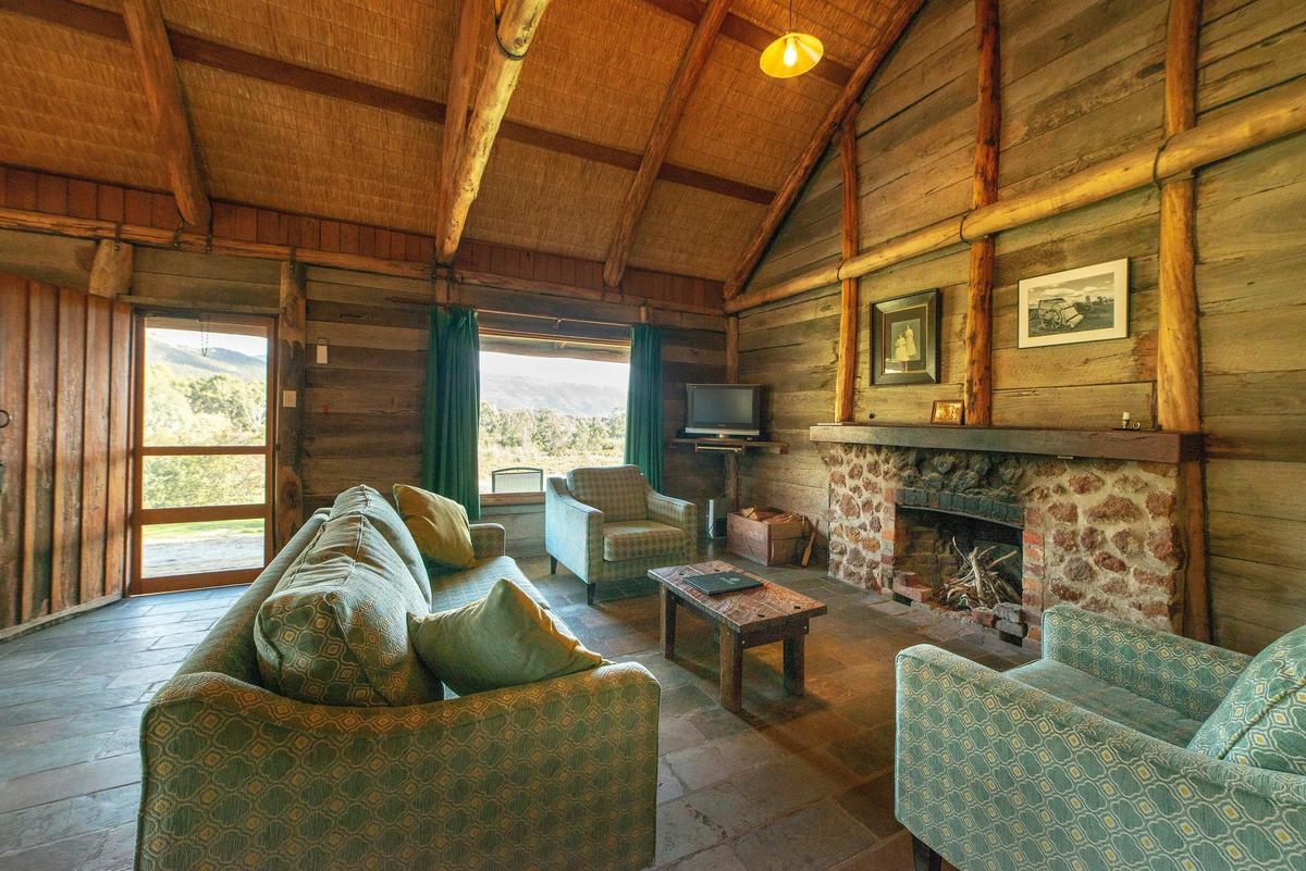 Redgum Log Cottage