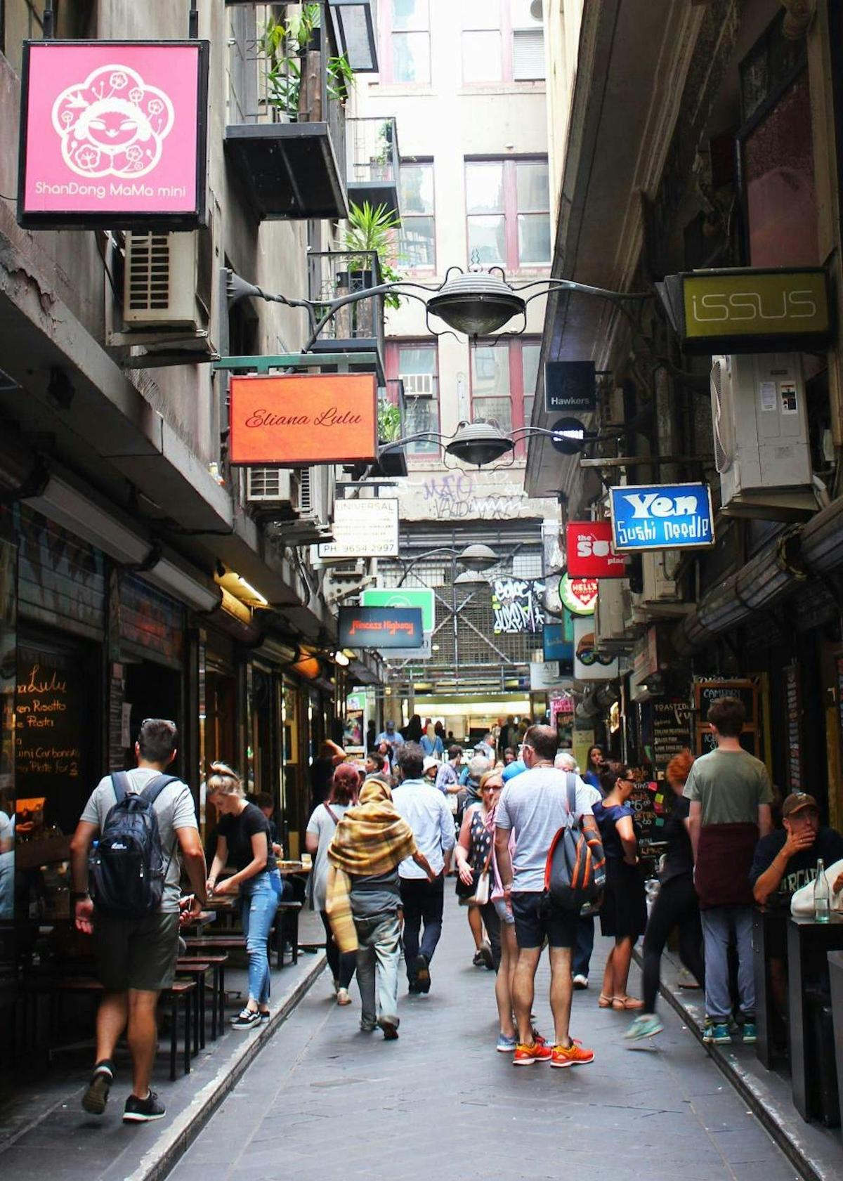 A busy Melbourne Laneway