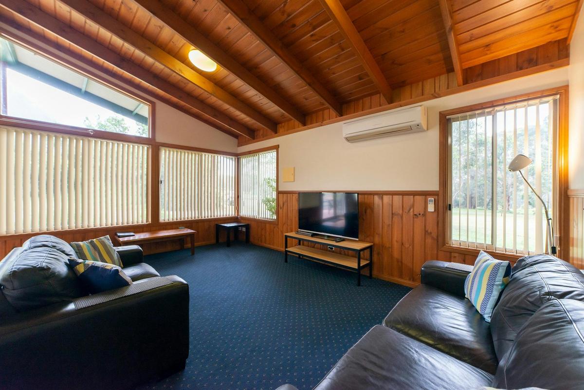 Halls Gap Valley Lodges Chalet Living Area