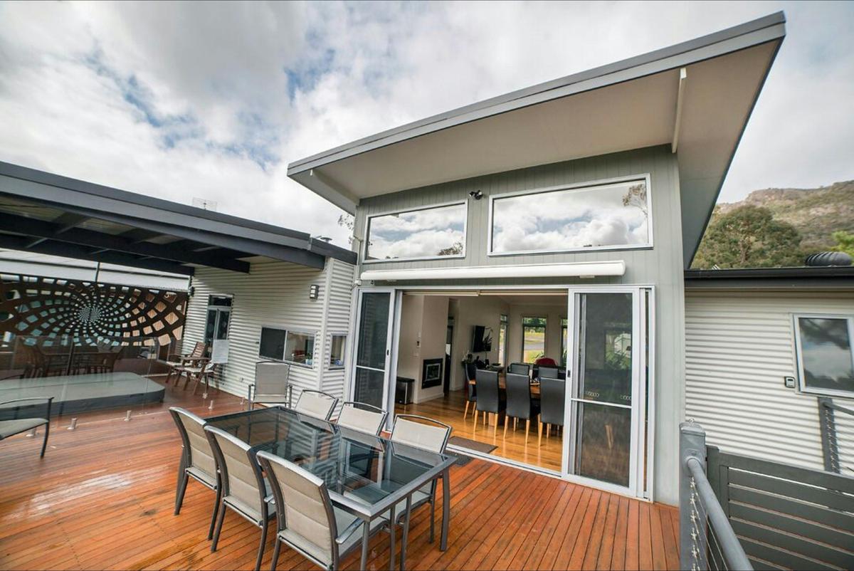 Large Deck elfresco dining