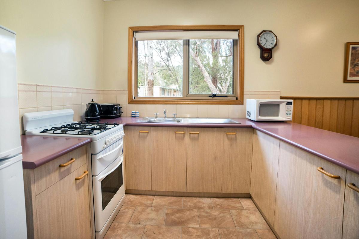 Fully equipped kitchen with stove and microwave and fridge