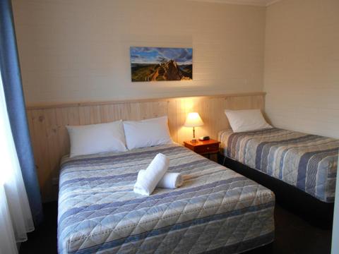 Twin room queen bed and single bed