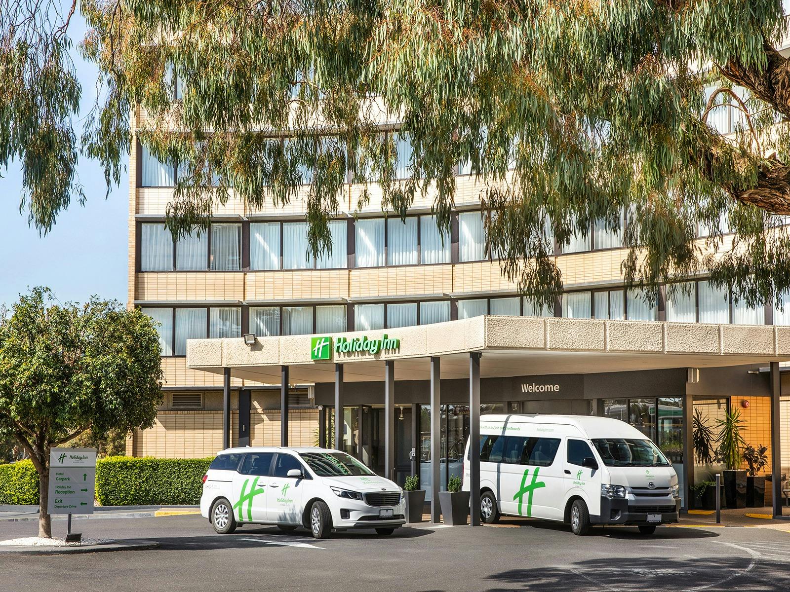 Holiday Inn Melbourne Airport Facade