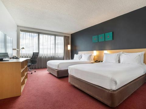 2 Double Beds at Holiday Inn Melbourne Airport
