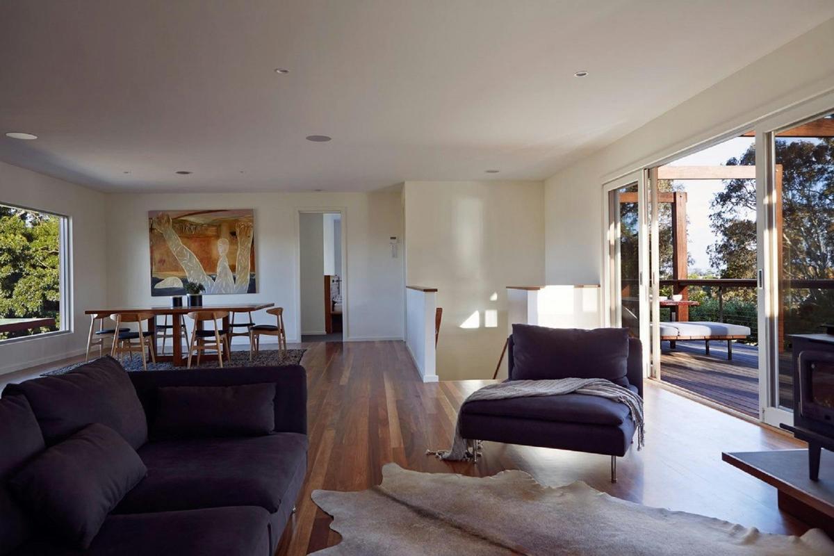 RIVER HOUSE LOUNGE & BALCONY