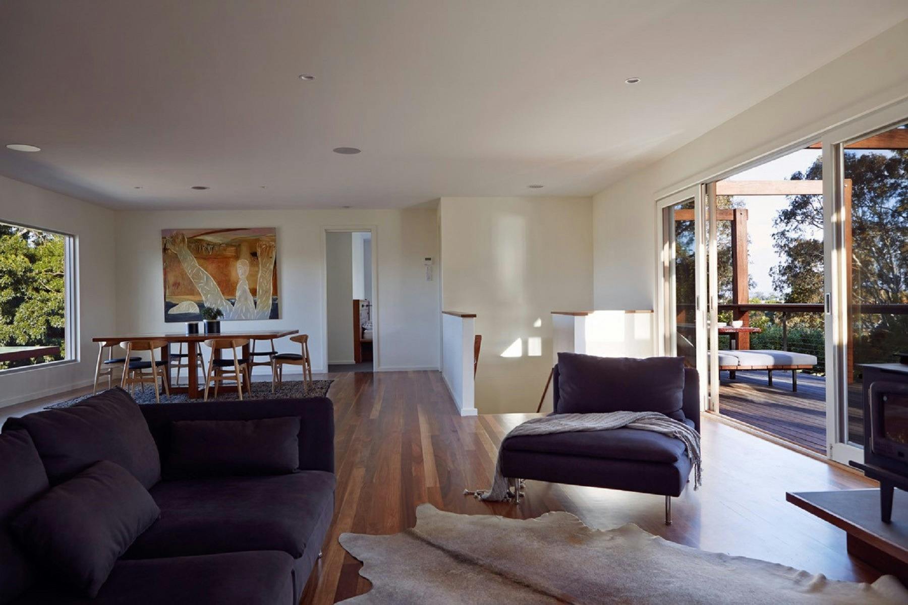 RIVER HOUSE LOUNGE & BALCONY