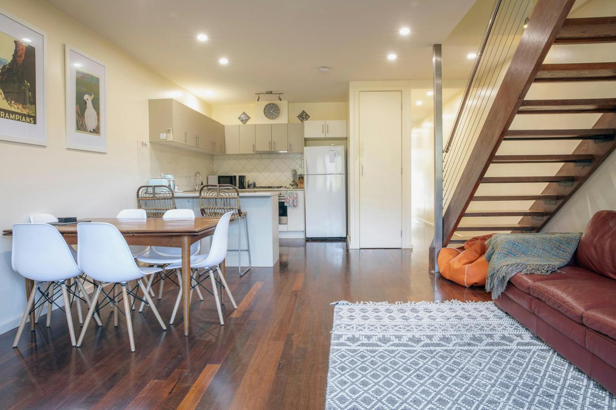 Halls Gap Escape 2 Kitchen/dinning