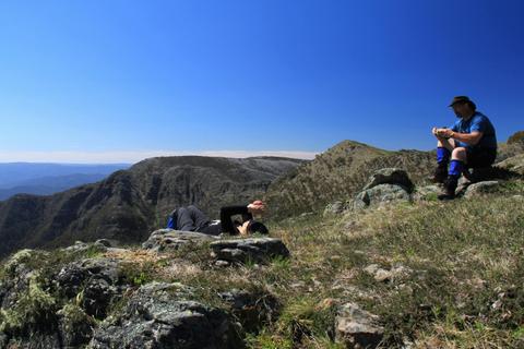 Rest after a big ascent on a saddle between Mt Howitt and The Crosscut Saw.