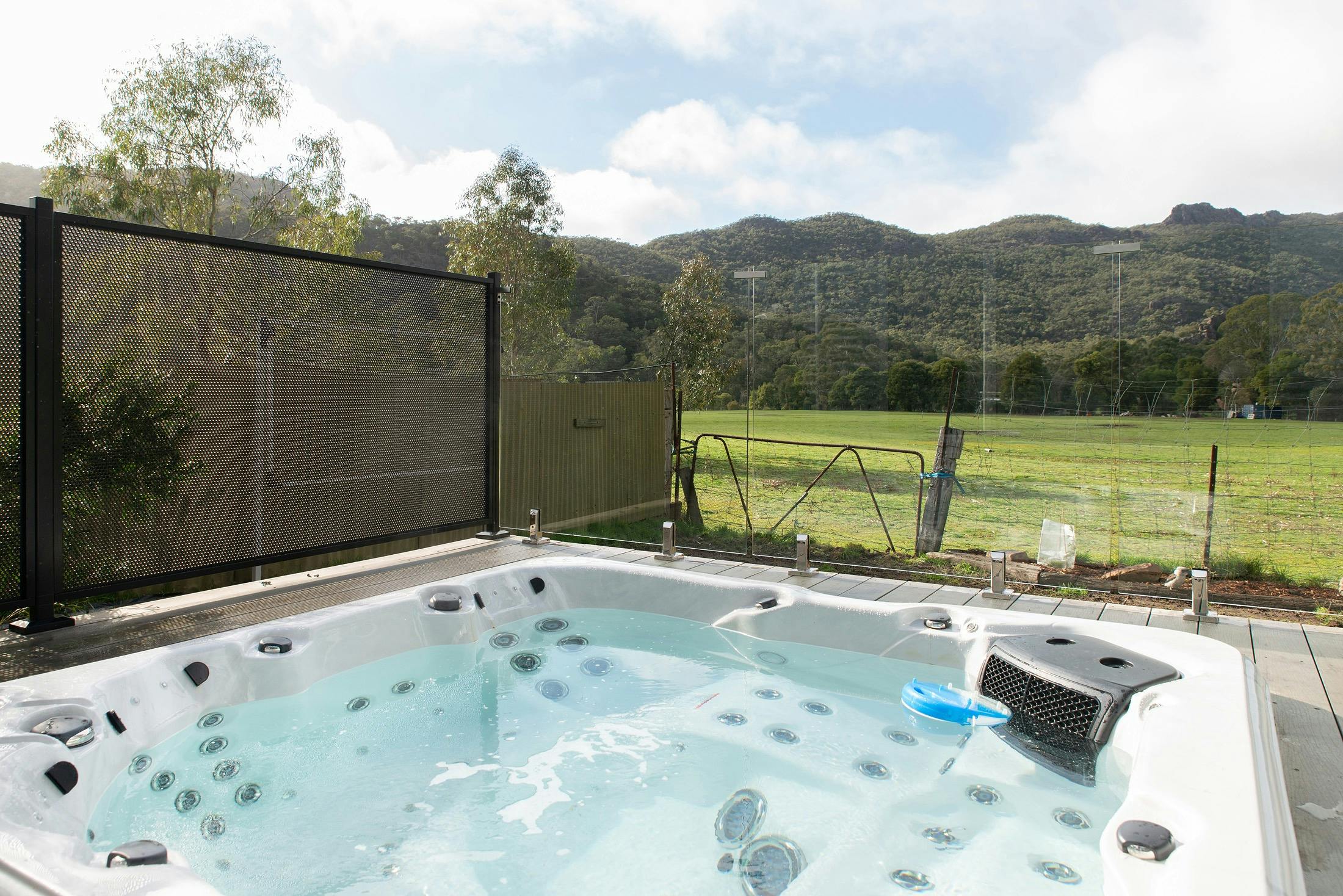 Enjoy the heated jacuzzi overlooking the Grampian Ranges