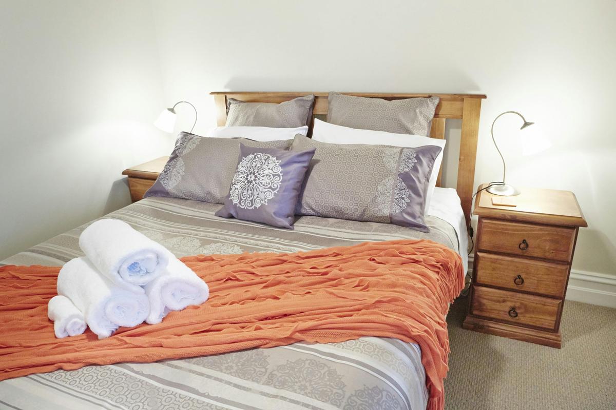 Queen bed with ensuite
