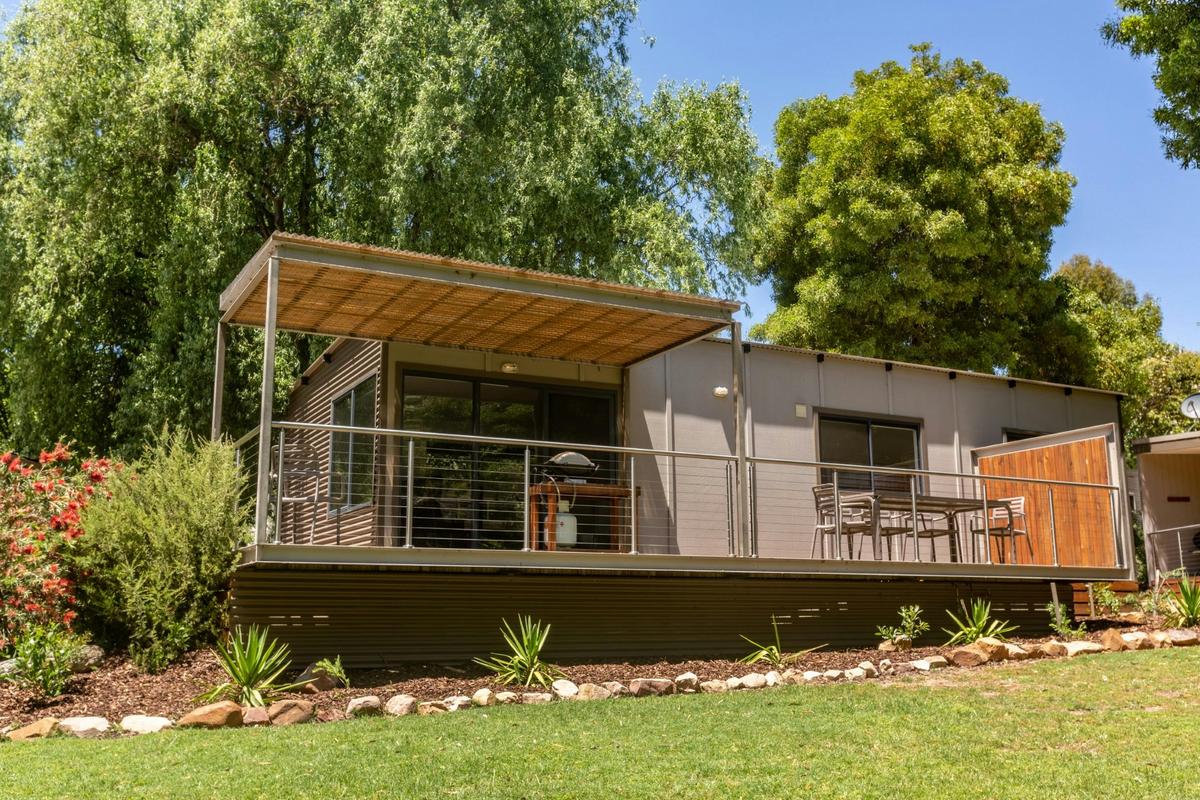 Modern 2 Bedroom Spacious - Outside