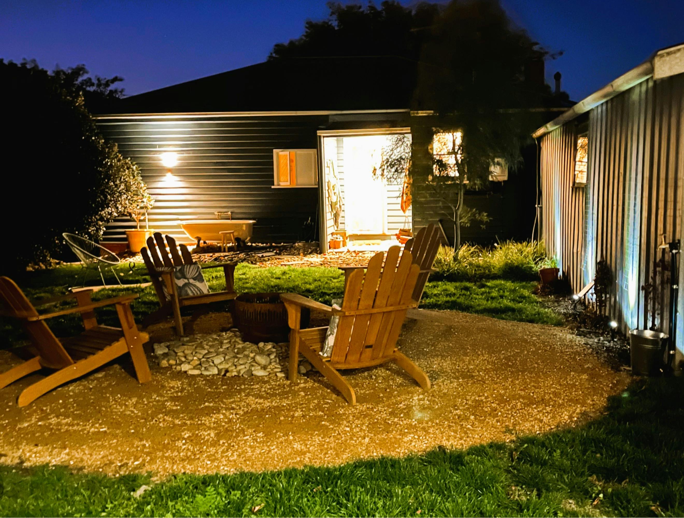 Ballarat accommodation with outdoor bath & firepit—perfect for starlit nights.