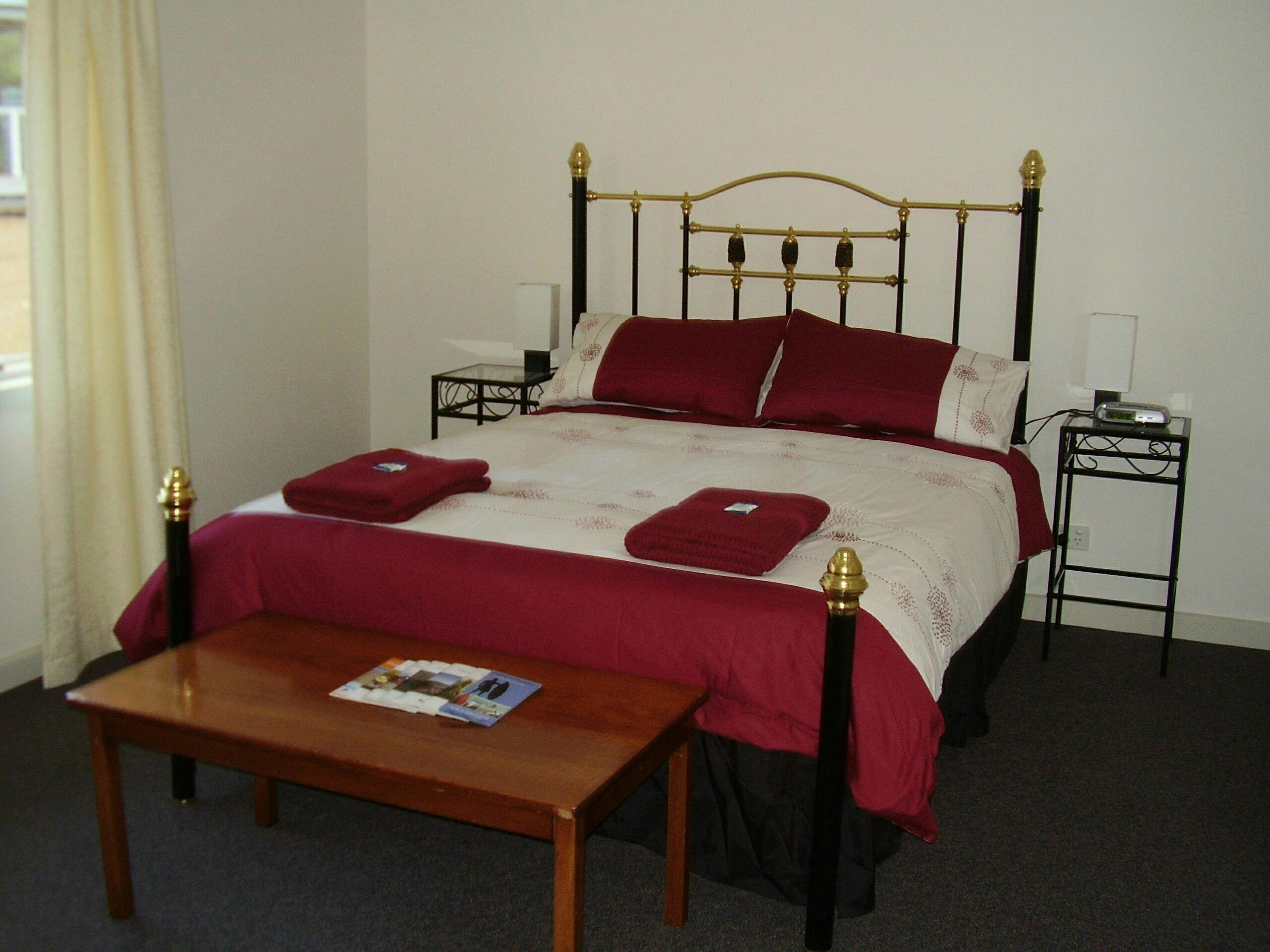 Master Bedroom - Kookaburra cottage