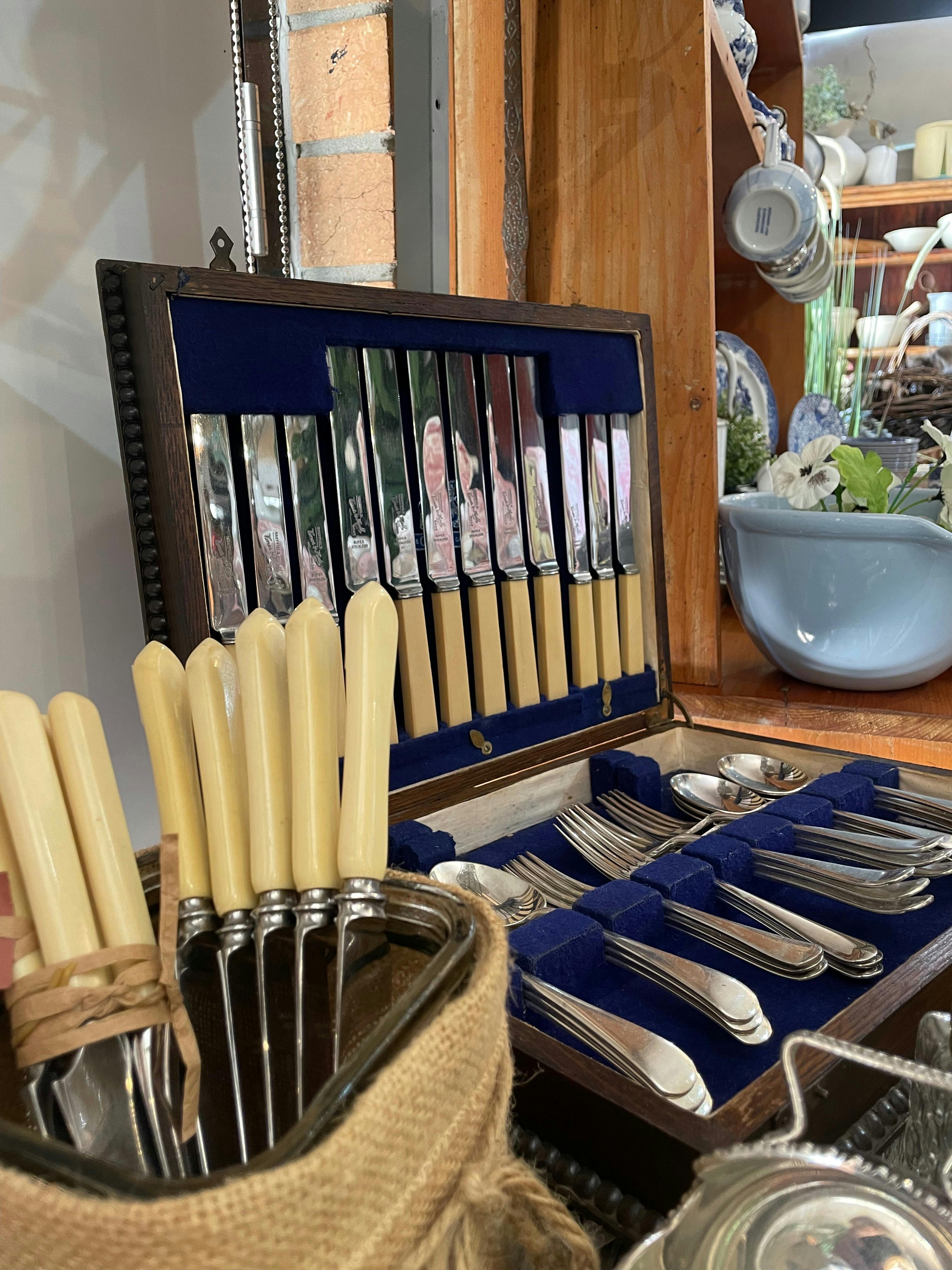 Bone handled cutlery sets in canteens and individually to choose from