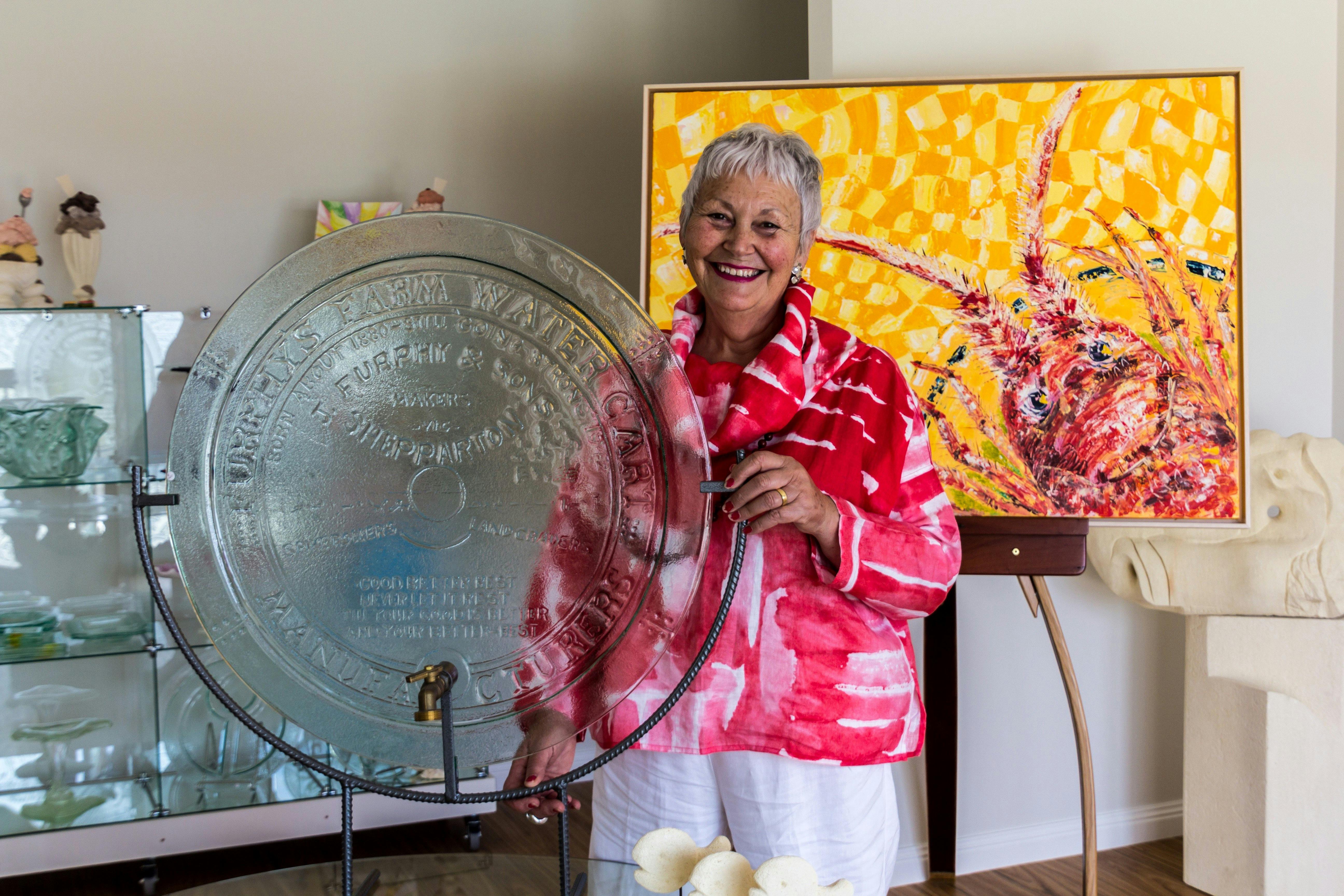 Artist Jan Hetherington with the famous Furphy Platter
