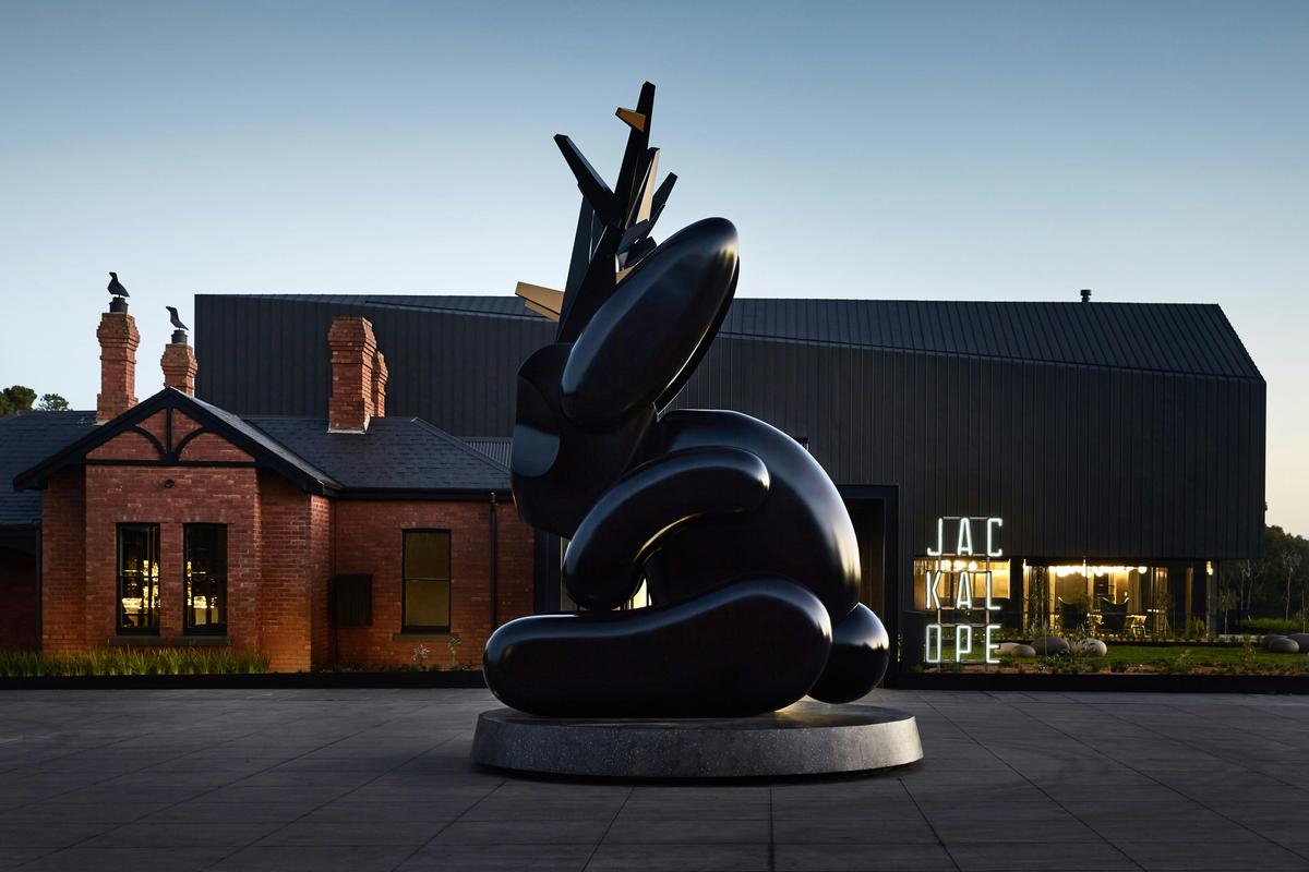 A seven metre tall namesake sculpture by Emily Floyd greets guests to Jackalope Hotel