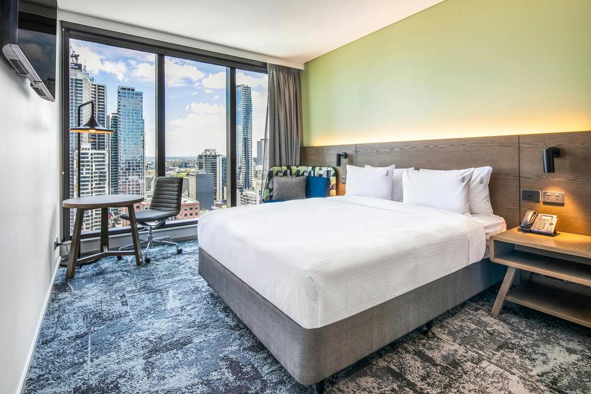 Queen Standard Room