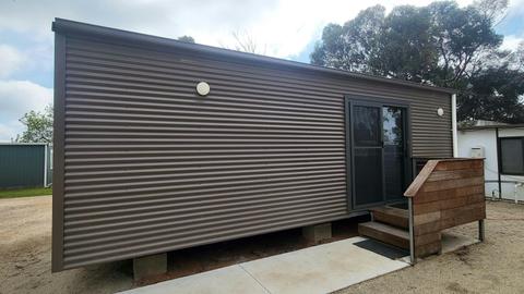 The modern design of Cabin 13 offers a sleek and minimalist aesthetic at Kangaroo Lake Hotel Motel