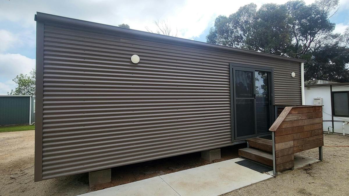 The modern design of Cabin 13 offers a sleek and minimalist aesthetic at Kangaroo Lake Hotel Motel