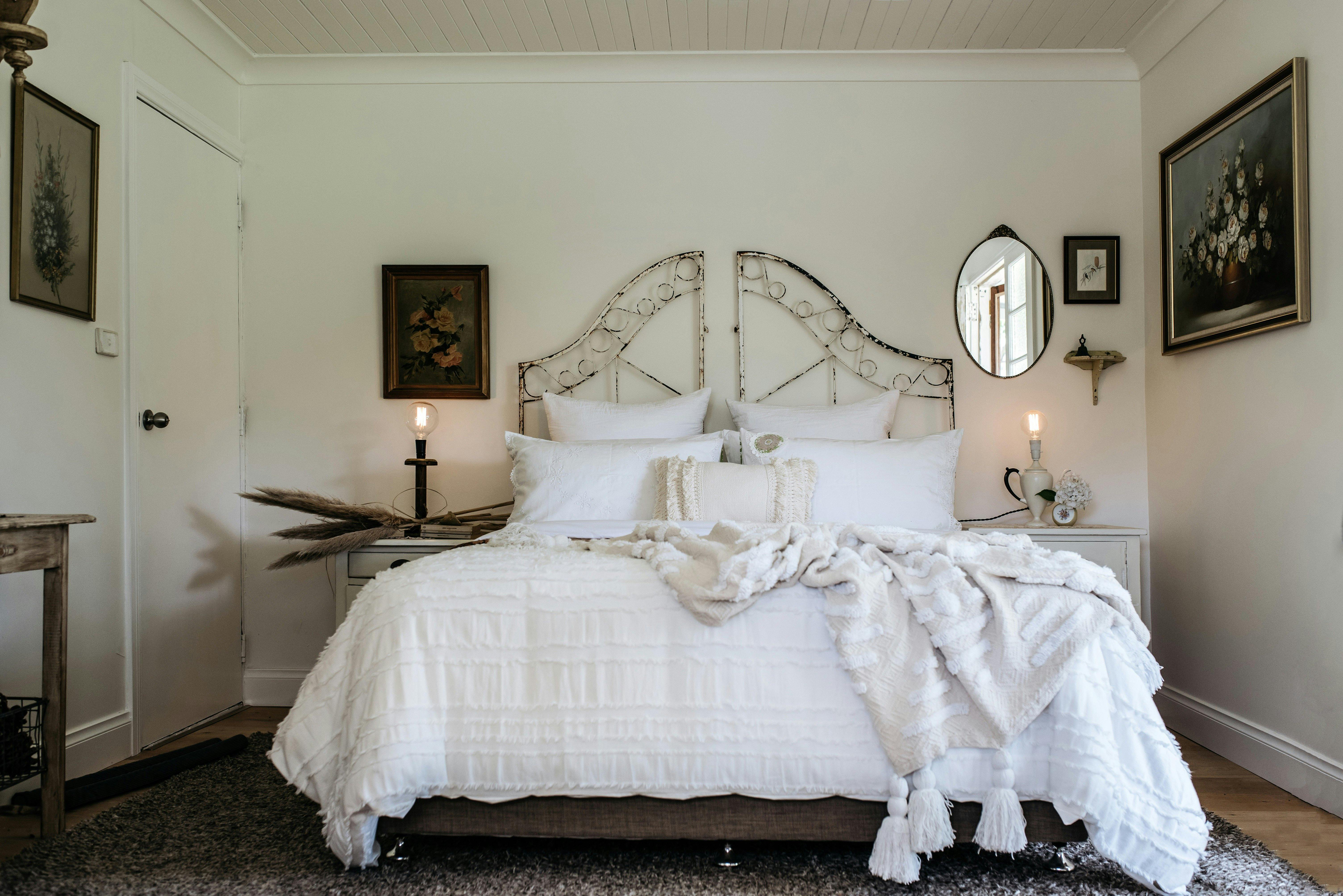 Luxurious bed with quality linen includeds