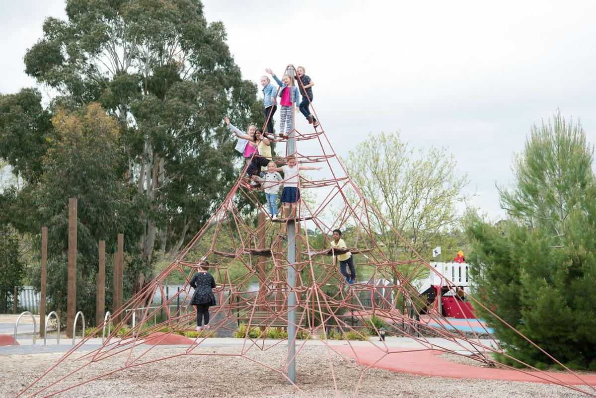 Lakes Edge Adventure Playground