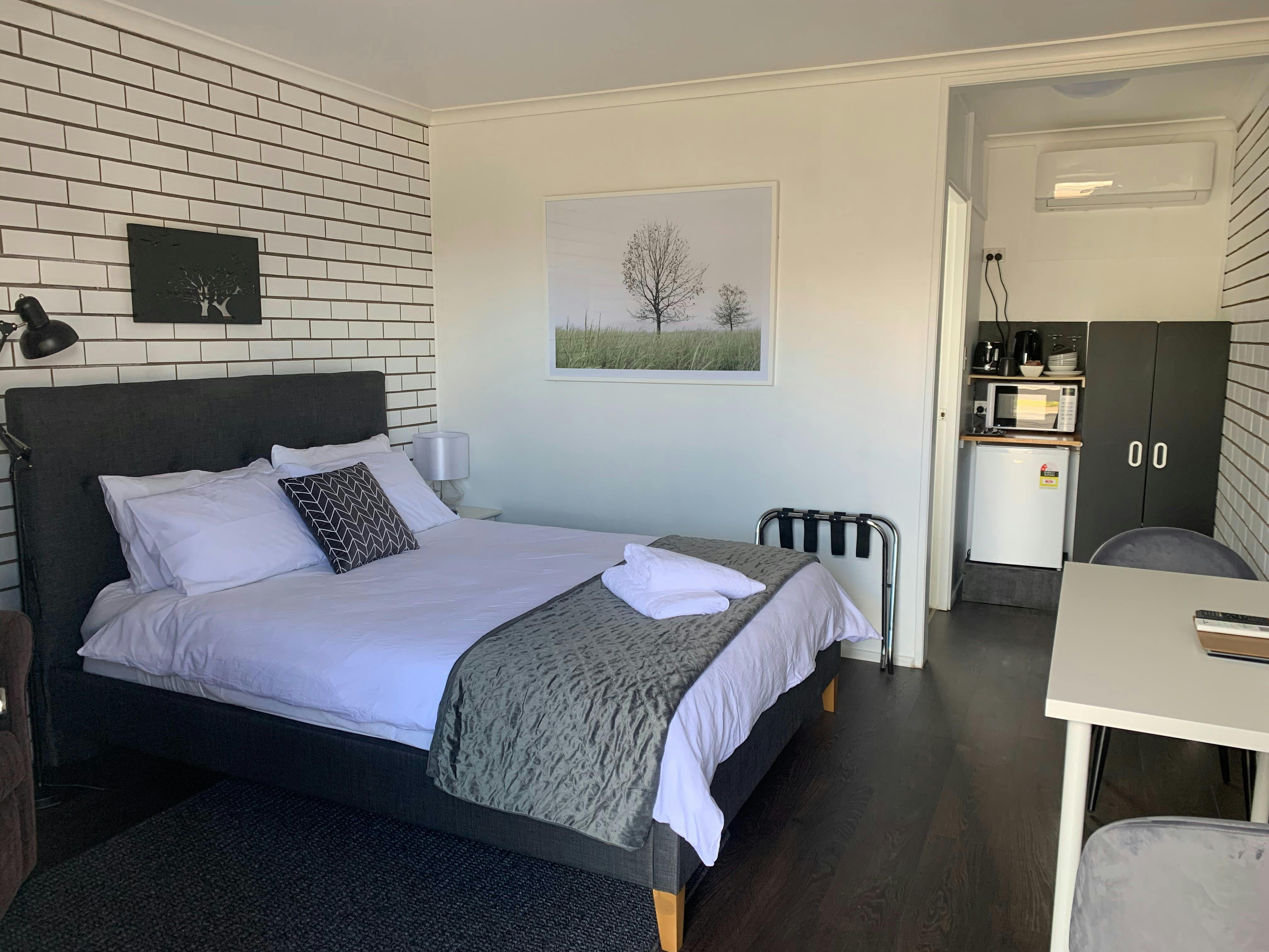 Individual Queen Room