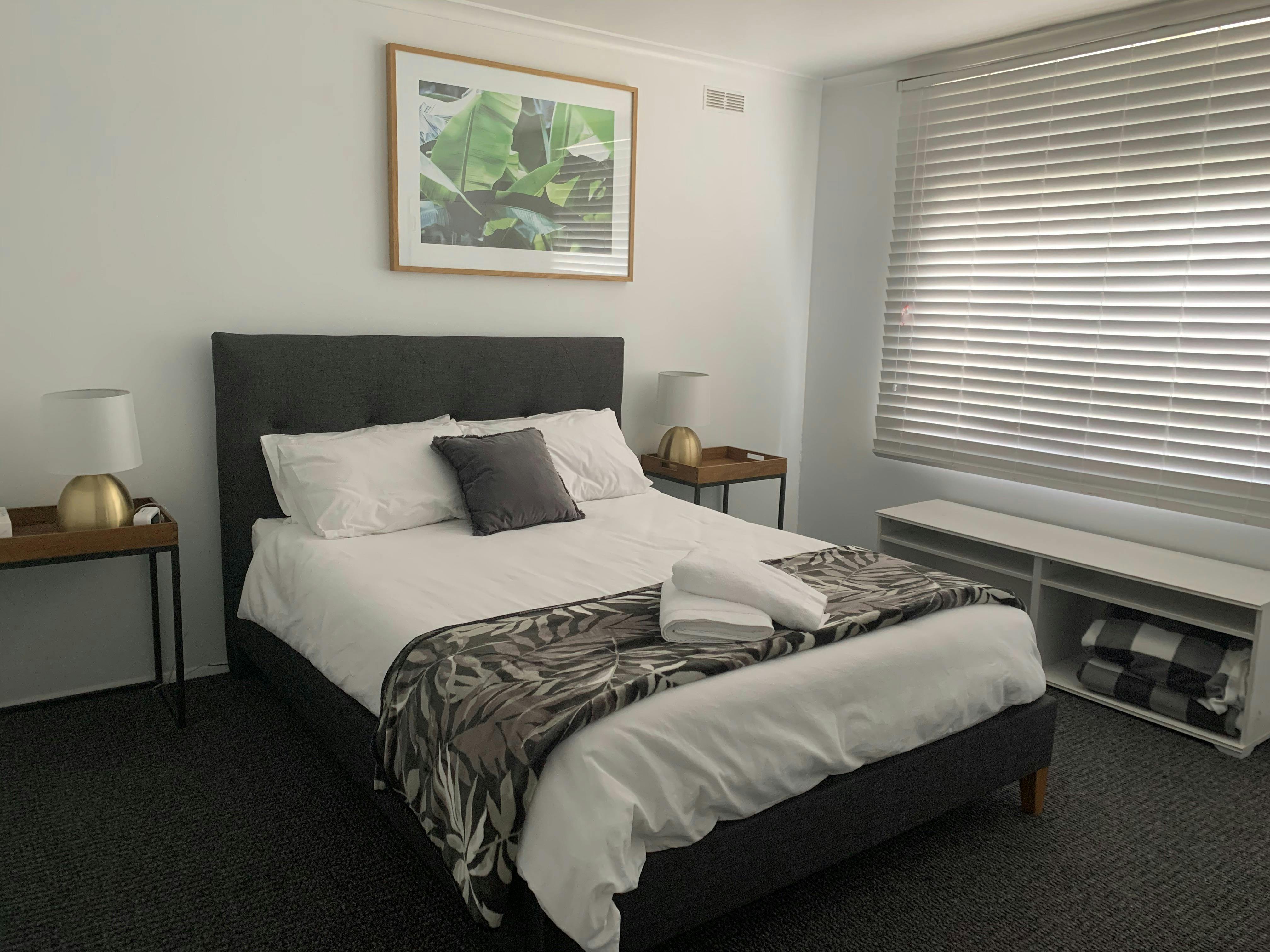 Apartment - Bedroom 1, QS bed