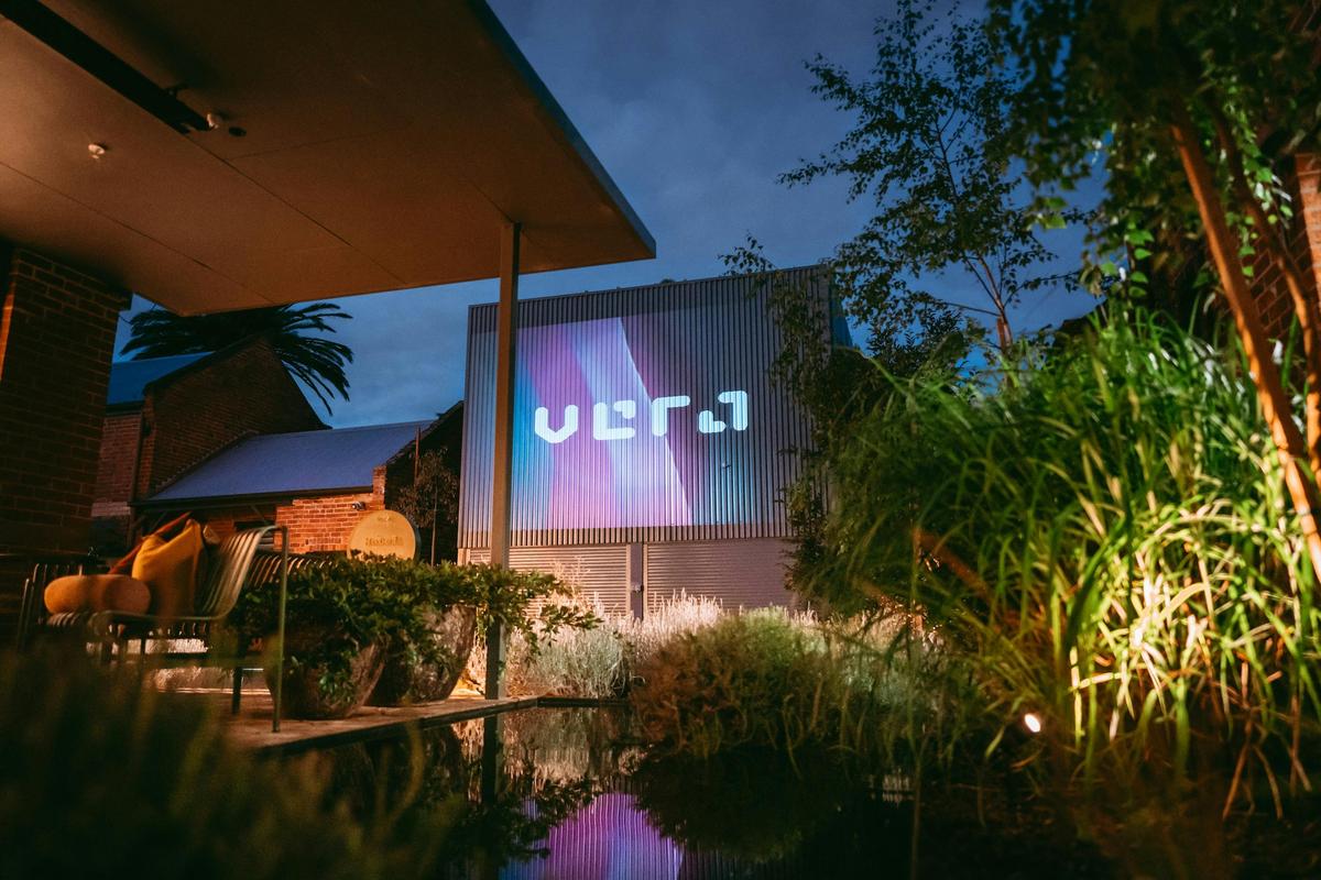 Garden & Babae light show