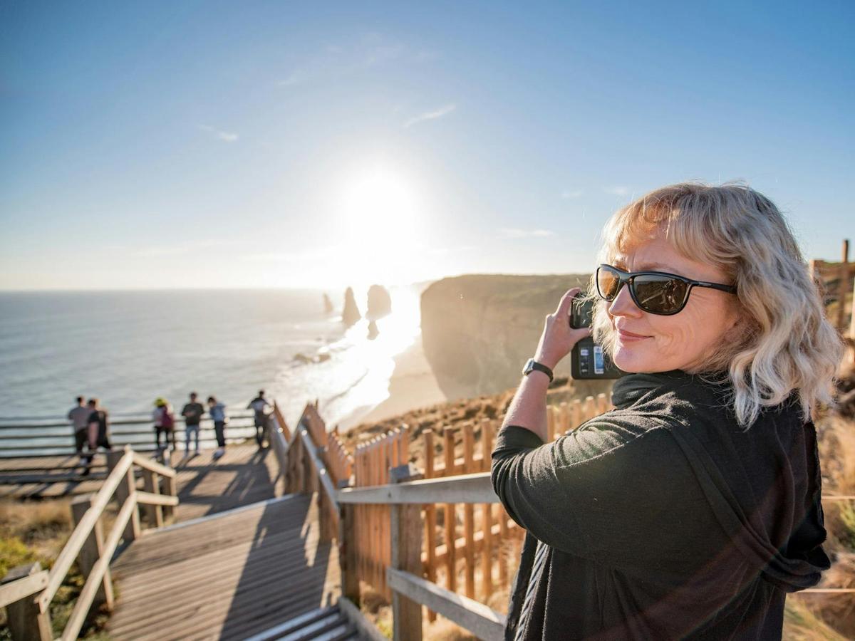 twelve-apostles-sunset