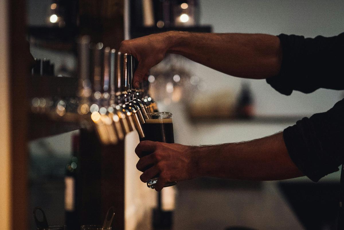 12 rotating beer taps available