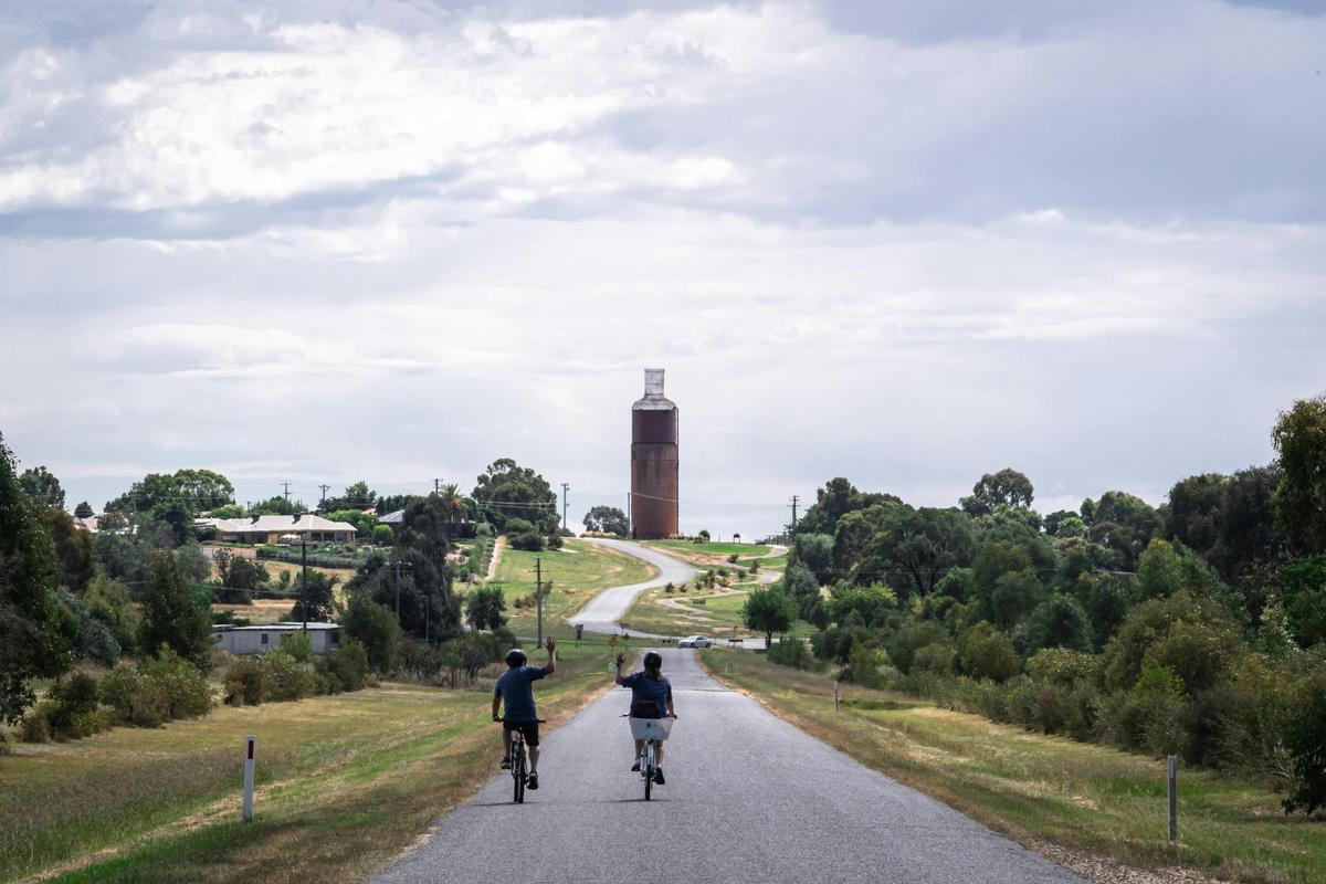 Jones Winery Rutherglen Gourmet Amble Wine Bottle