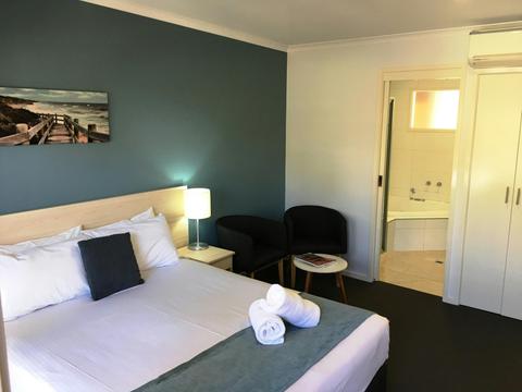 Queen Spa Room
