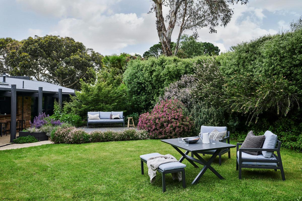 Jumoku Garden with an outdoor sofa, table and chairs