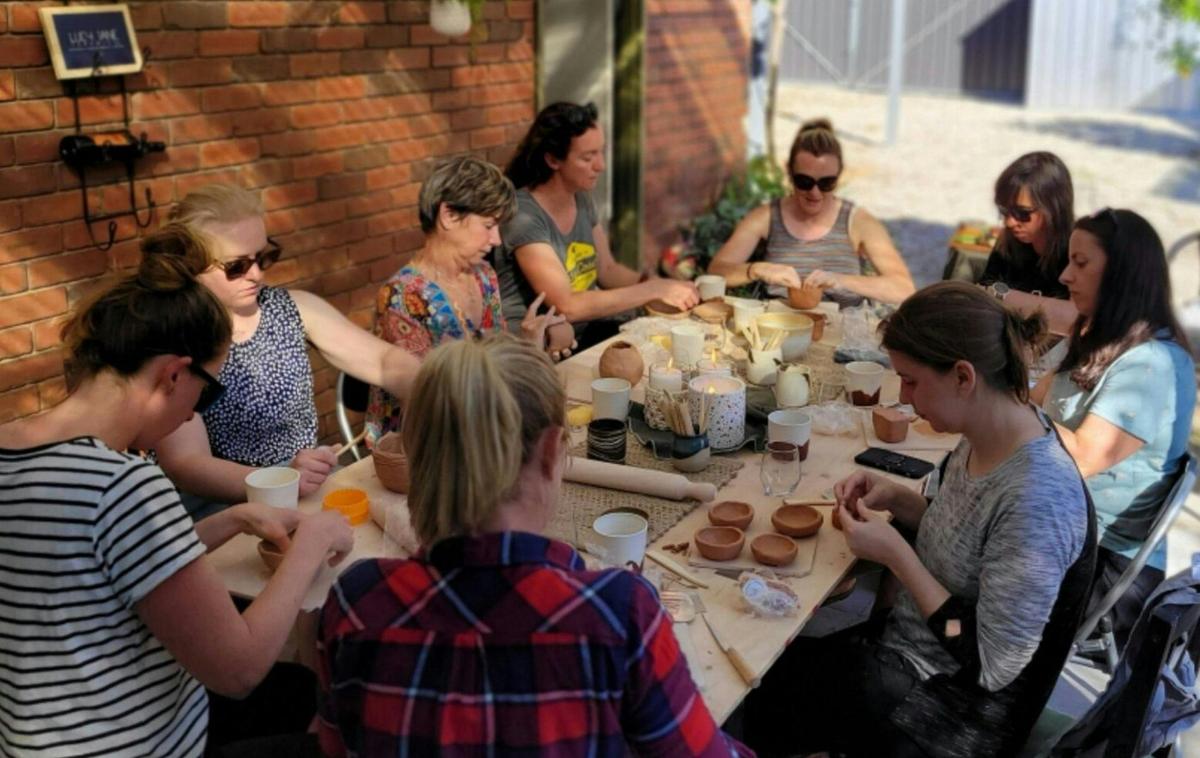 A private handbuilding workshop under the pergola